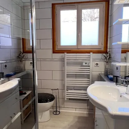 T2 Ensoleille. Terrasse, Jardin Commun, Vue, Parking. Daire Cauterets