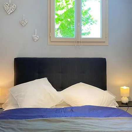 アパート T2 Ensoleille. Terrasse, Jardin Commun, Vue, Parking.