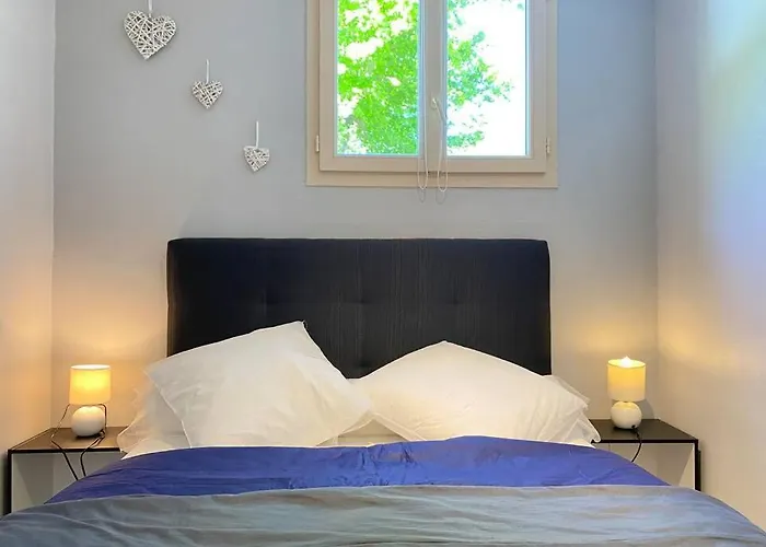 شقة T2 Ensoleille. Terrasse, Jardin Commun, Vue, Parking.